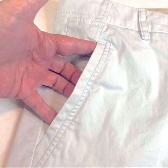 VINCE ROLLED CUFFED SHORTS LIGHT GREY EUC - Picture 2 of 9